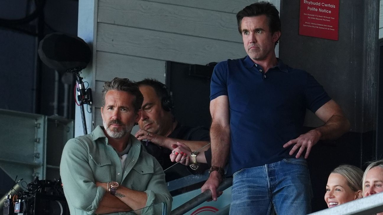 雷克瑟姆主帅帕金森盯上更多引援,雷诺兹与麦克到场商讨